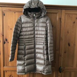 Light Weight Down coat, size M, Excellent condition !